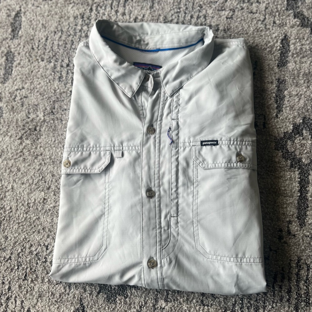 Men’s XXL Patagonia button up shirt.